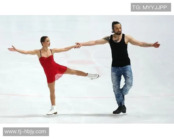 女声配音足球明星演绎的动感歌曲引领激情赛场的旋律